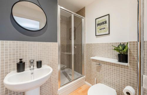 Caboose Stays - Bury St Edmunds - Modern 4 Bed townhouse close to centre and major transport links - Fast Wifi - Parking - Business and Contractors - Foto 19