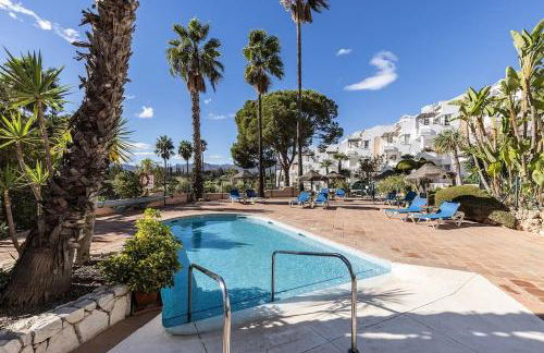 Stylish Penthouse Duplex at Matchroom Country Club - Photo 4