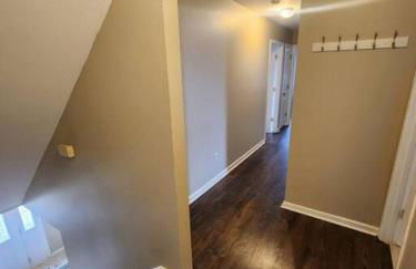 Large near Shops/Dining & easy access to freeway - Foto 18