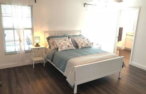 Beautiful Home across the street from Lake June! - Foto 32