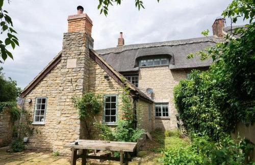 Beautiful 3BD Thatched Stone Cottage Kettering - Photo 10