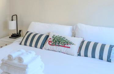 Lakefront Villa with 180 degree view private dock and boats - Foto 41