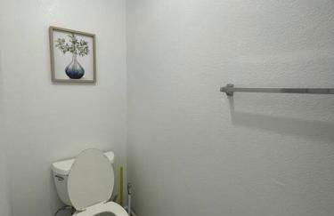 Gorgeous Abode 3 Bedrooms Hide-out in Mesa - Photo 23