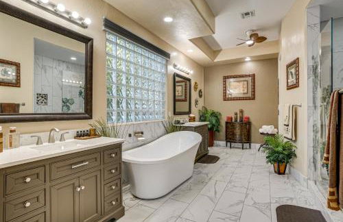 Mtn-View Patio Oasis! Luxe Family Home in Peoria - Foto 22