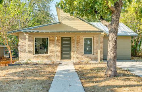 4 Mi to UT Austin Bright and Modern Family Home - Photo 3