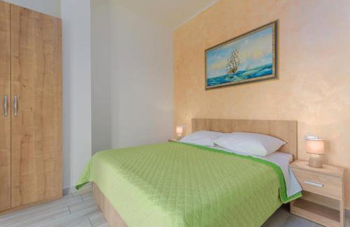 Villa in Skitaca with Pool and Sea Views - Photo 12