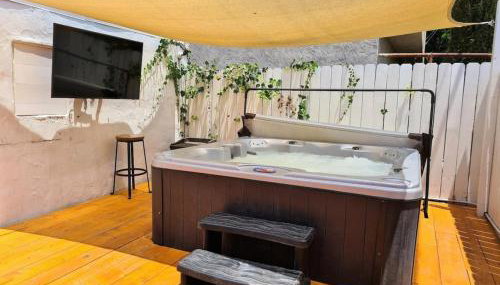 3 bedroom with Hot Tub and Video game console 10 minutes from Rodeo Drive Beverly Hills - Foto 4