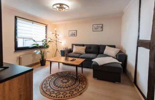 BG Living & Hosting - Mosel-Fachwerkhaus nahe Calmont Klettersteig - 2 Schlafzimmer, Parkplatz, WLAN & Netflix, 5 Personen - Foto 2