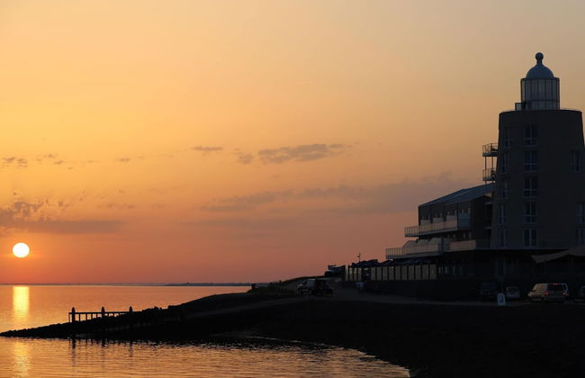 Modern Retreat With Private Sauna - Photo 25