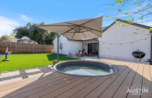 Family 3BR 2BA Home Near Charming Main Street w Cowboy Pool by Austin Vacay - Foto 4