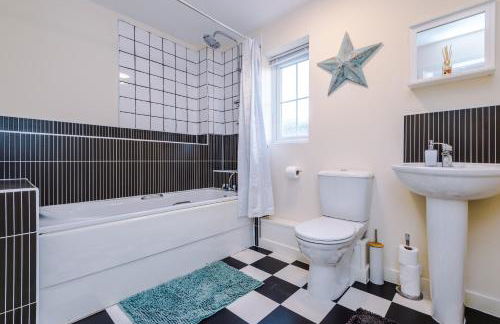 3 Bedroom! 3 Toilets! Contractors and Groups! Free Parking! Driveway! NEW BUILD HOUSE! - Foto 25