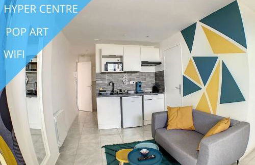 SUPERBE STUDIO HYPER CENTRE TOUT ÉQUIPÉ WIFI NETFLIX 2PERS - Foto 1