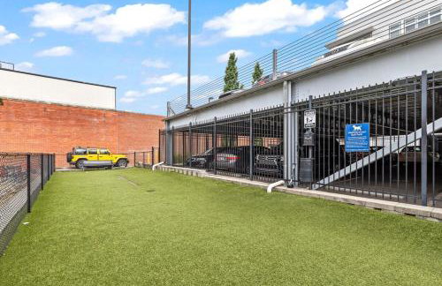 Reynoldstown Lux 2BR, Rooftop Deck, Near Beltline & Downtown, Free Parking - Foto 5