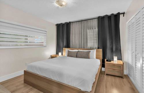 Tropical Park Oasis Peaceful Miami Family Home - Photo 20