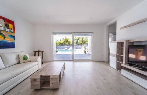 Villa Pavicini - with heated pool - Photo 11