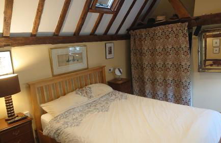 Charming 17th Century 2-bed Cottage in Medmenham - Foto 33