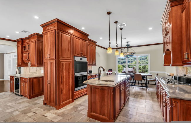 Family Retreat With Autumn Views and Fireplace - Photo 23