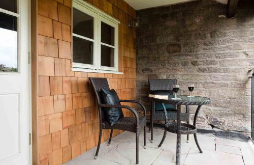 Chinley End Farm - Photo 1