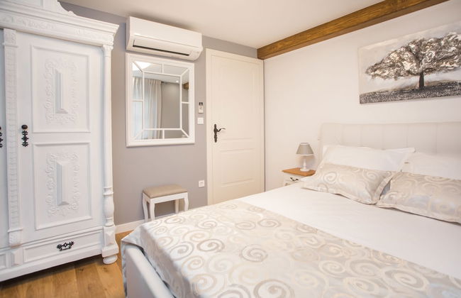 Residence Teatro - Near Cathedral of St James - Foto 7