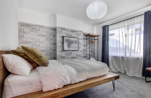 West Midlands-Contractor-Long stay-parking-4 beds - Foto 10