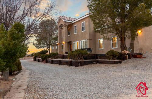 Sandia Sunsets- 8 minutes to Balloon Fiesta Park - Foto 48