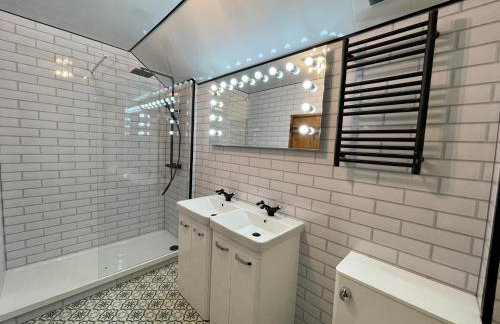 Cosy 2 bedroom apartment, terrace with Hot Tub 8am - 10pm plus private daily use of indoor pool and sauna 1 hour - Photo 8