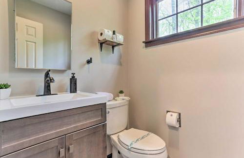 Updated Stroudsburg Home with Spacious Deck! - Foto 12