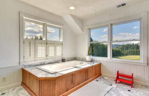 Rainier Home on 20 Acres with Blueberry Farm! - Foto 16