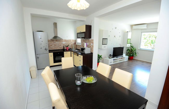 Holiday House With Pool - Photo 15