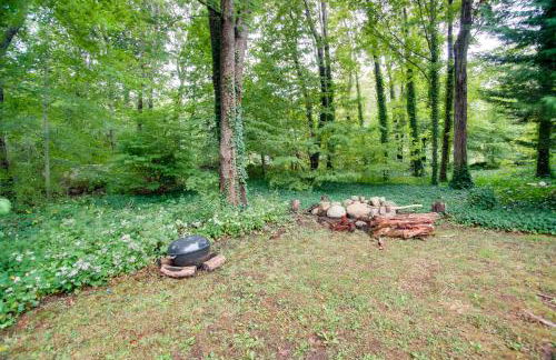 Deck and Grill, Walk to Beaches! Falmouth Retreat - Foto 42