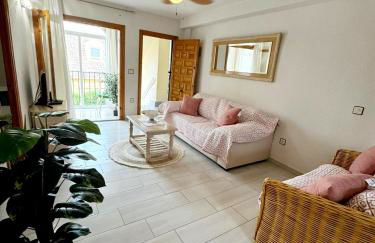 APARTAMENTOS ROSI - 5-10 Minute Walk To La Zenia Beach, Sea View, Beach Bar, Cliff Walk, Shops, Paddys Point, Cabo Roig - Free fast Fibre Optic Broadband, Free Parking - Foto 6