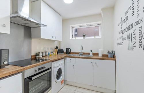 2 Bed Serviced Apartment in Surrey - Foto 3