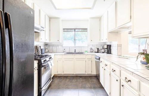 Mineral Saltwater Solar heated Pool & Spa Oasis with mountain views and Koi pond - Foto 75