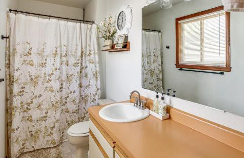 Spacious Rock Springs Stay Near Shops and Dining! - Foto 13