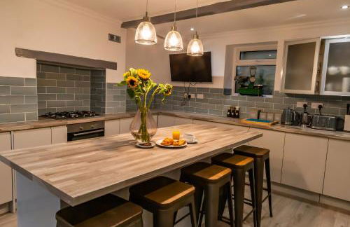 Spacious Cottage with Private Hot Tub - Foto 11