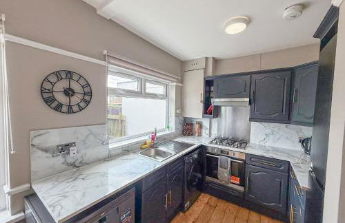 Spacious 3BDR House in New Malden with FREE Parking and Garden near Kingston upon Thames, Wimbledon & Raynes Park by NourNest Apartments - Foto 15