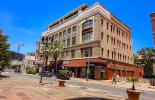 Riverwalk Gem-Stylish Downtown Escape with Views - Foto 33