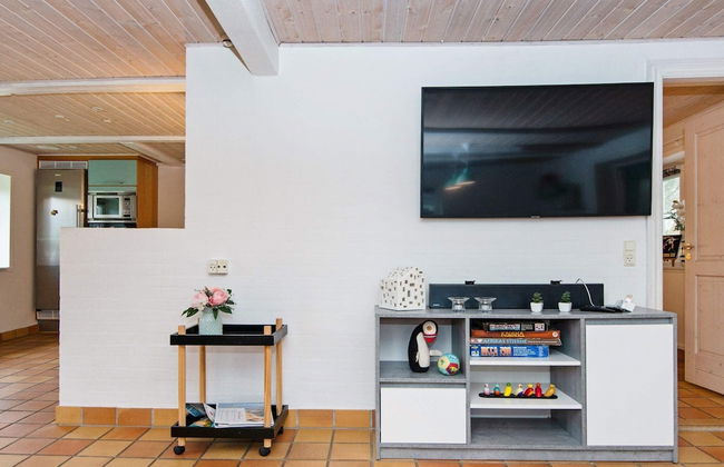 8 Person Holiday Home in Henne - Foto 24