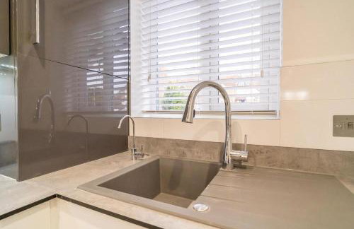 2 bedroom house with parking in Borehamwood - Foto 3