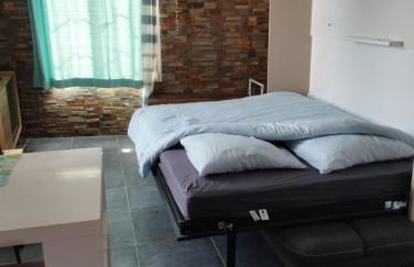 studio vue sur le Port saint Goustan classé 3 étoiles! - Foto 3