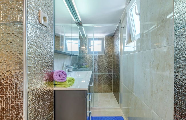 Apartment in Arbanija With Terrace - Foto 15