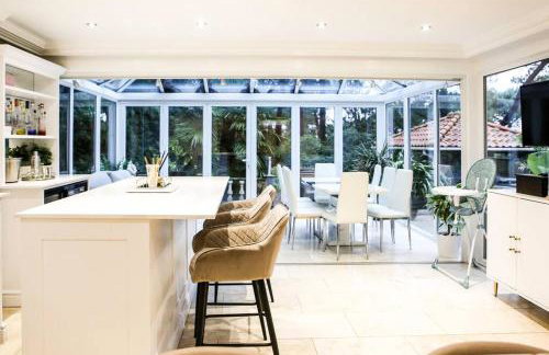 Hot Tub/Football Court/Sleeps 12/Luxury Villa - Photo 43