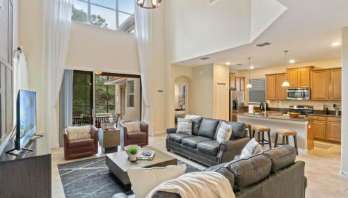 Spacious Vacation Home with Pool & Jacuzzi Near Disney - Foto 2