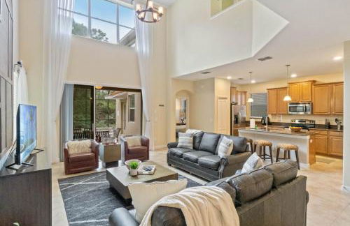 Spacious Vacation Home with Pool & Jacuzzi Near Disney - Foto 2