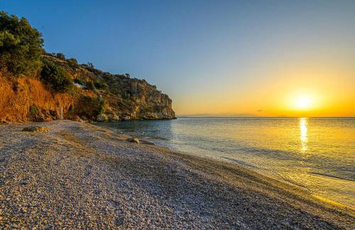 Paralio Astros Beachfront Suites - Photo 7