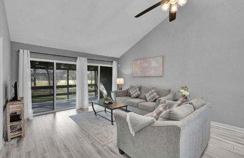 April Point Dr. N - Foto 1