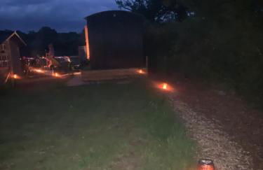 Shepherds Hut with Scandinavian Hot Tub and hydromassager - Foto 29