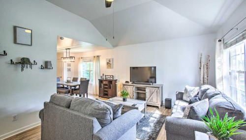 Charming Springfield Escape with Furnished Deck - Foto 5