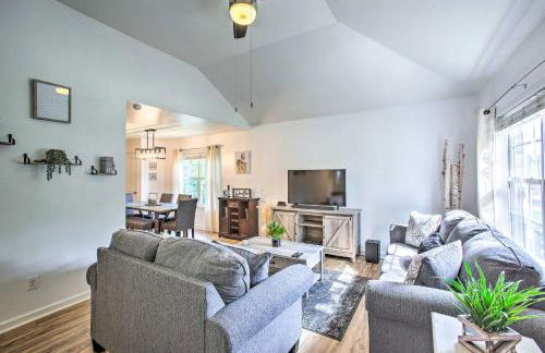 Charming Springfield Escape with Furnished Deck - Foto 5