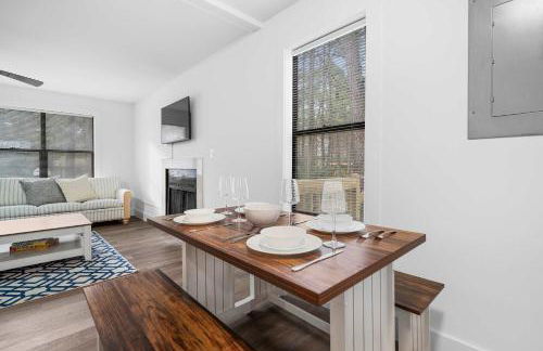 8 Minutes to UNC - Outdoor Deck - Washer and Dryer - Foto 2